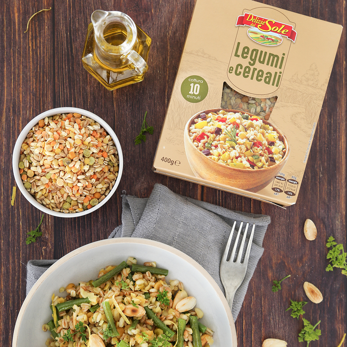Insalata con fagiolini, mandorle tostate, zenzero, prezzemolo, zeste di limone, olio